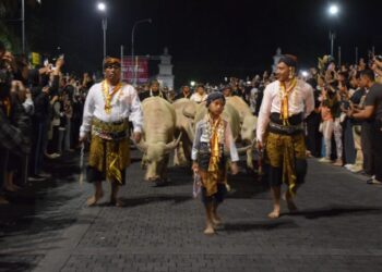 Kyai Slamet dan Pusaka Kraton Surakarta: Pesona Kirab Malam Satu Suro