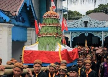 Rebutan Gunungan Grebeg Besar Keraton Surakarta