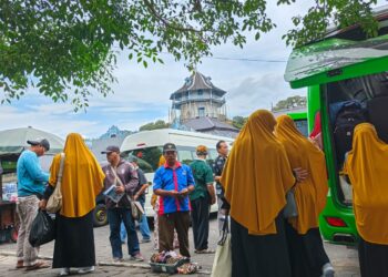 Ratusan Wisatawan Padati Kraton Kasunanan Surakarta
