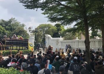 Penambang Kulon Progo Geruduk Kantor Gubernur DIY, Tuntut Izin Tambang Dibuka