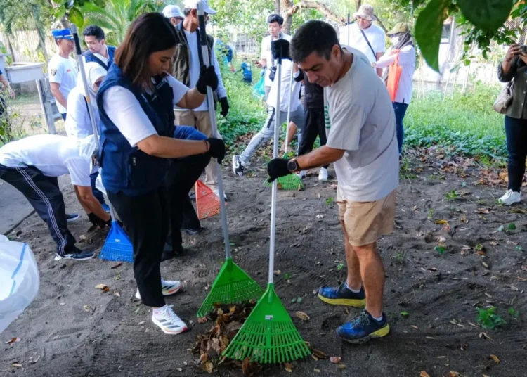 Kemenparekraf Aktifkan Gerakan Wisata Bersih di Pantai Lovina, Bali Utara