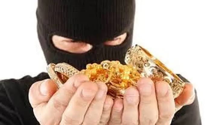 Cuma Modal Palu, Berhasil Gasak Banyak Perhiasan Emas
