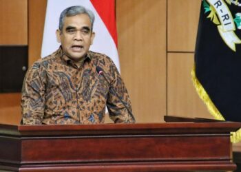 Muzani Sentil Menteri: Jangan Lempar Bola ke Presiden Prabowo