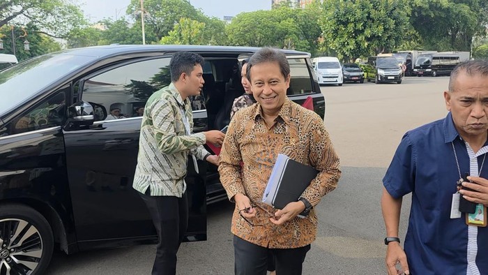 Presiden Prabowo Panggil Menkes Budi Bahas Lonjakan Kasus Covid-19