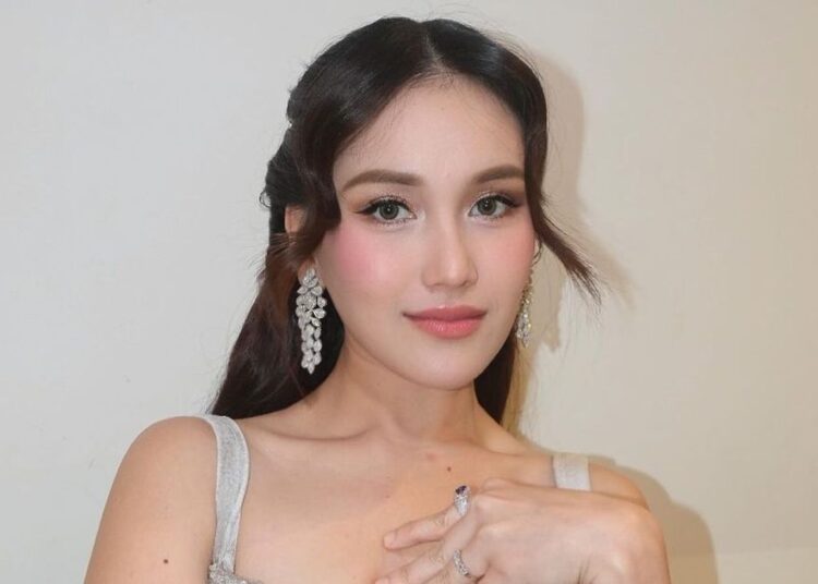 Ayu Ting Ting Rayakan Ulang Tahun ke-33 dengan Kejutan dari Keluarga
