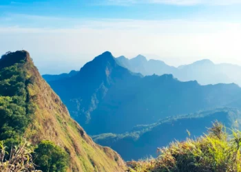 Meniti Tebing Hati, di Puncak Natas Angin