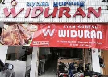 Pertegas Spanduk Non Halal, Ayam Goreng Widuran Kembali Buka