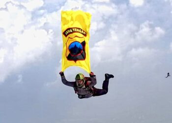 Terjun di Hadapan Presiden, Wakapolres Klaten Bawa Nama Polda Jateng ke Angkasa