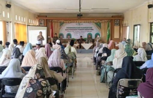 Polresta Cilacap Perkuat Literasi Hukum di Pesantren