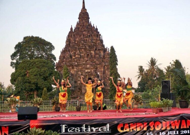 Sendratari Ramayana dan Babad Sanjiwana Warnai Festival Candi Sojiwan ke-7