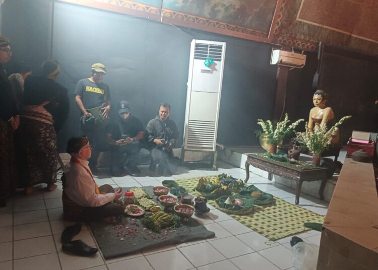 Wayang Orang Sriwedari Genap 115 Tahun, Tradisi Jamasan Benda Sakral Digelar Khidmat