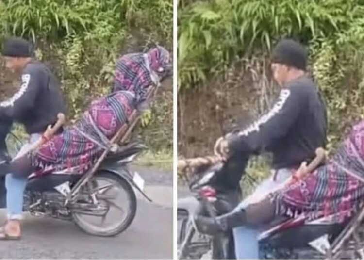 Viral, Nekat Bawa Jenazah Naik Motor