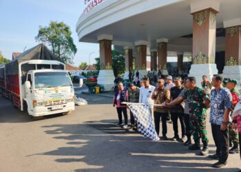 Bulog Salurkan Bantuan Pangan Beras ke 65.311 Warga Karanganyar