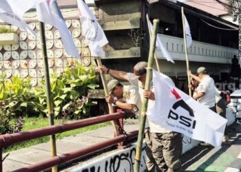 Langgar Perwali, 400 Atribut PSI Ditertibkan Satpol PP Solo