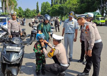 Satlantas Polres Madiun Intensifkan Ramp Check dan Edukasi di Terminal Caruban