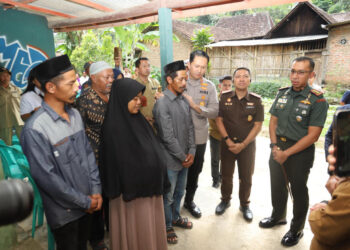 Kapolres Magetan Antar Santunan untuk Keluarga Korban Anak Tewas Tertabrak L300
