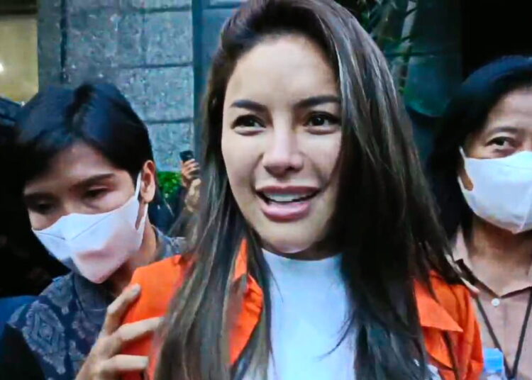 Tangis Rindu Nikita Mirzani Tertahan Tembok Rutan Pondok Bambu