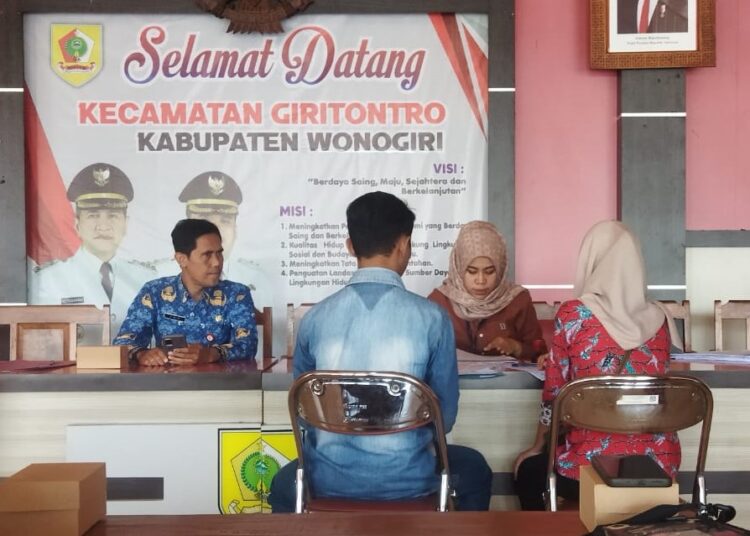 Bank Jateng Dukung Pembentukan Kopdes, Serahkan Buku Tabungan ke 7 Koperasi di Giritontro