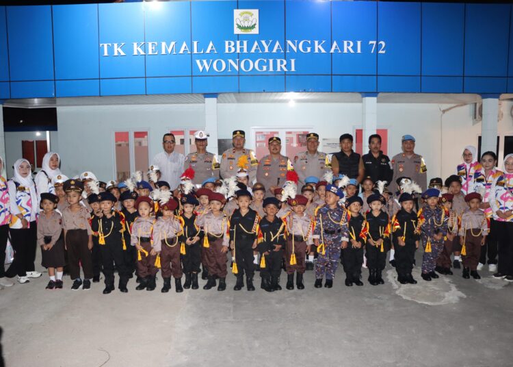 Dukung Program Nasional, Polisi Cilik Wonogiri Sambut Presiden Prabowo di Sukoharjo