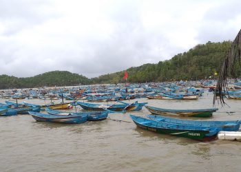 Cuaca Buruk, Nelayan Pacitan Hentikan Aktivitas Melaut