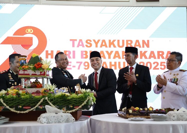 HUT Bhayangkara ke-79, Pemkot Surabaya Hibahkan Empat Gedung ke Polrestabes Surabaya