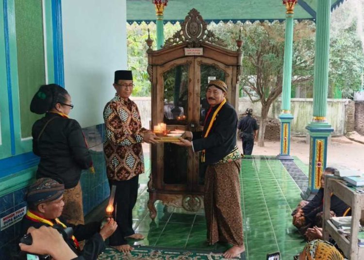 Rangkaian Hajad Dalem Bethak, Utusan Dalem Kraton Surakarta Ambil Api Abadi Kyai Ageng Selo