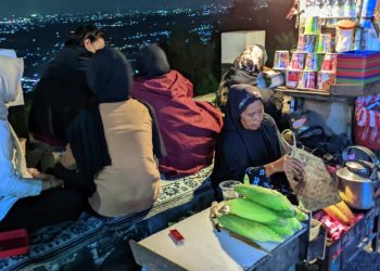Jagung Bakar Hangat Bukit Bintang, Teman Setia Menikmati Gemerlap Jogja