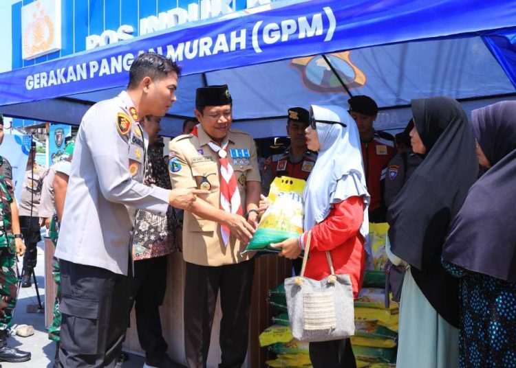 Beras Murah untuk Warga Ngawi, Polri Gelar Gerakan Pangan Murah Secara Serentak
