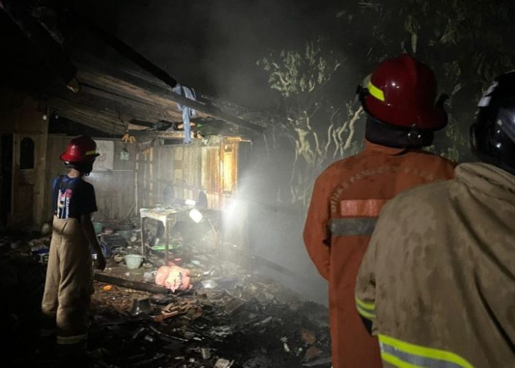 Arang Tak Padam, Kandang Sapi dan Dapur Rumah di Pacitan Hangus Terbakar