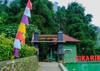 Curug Sikarim: Pesona Air Terjun di Puncak Dieng