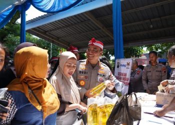 Polri Gelar Pasar Murah di Semarang, Alumni Akpol 90 Hadirkan Bahan Pokok Harga Terjangkau