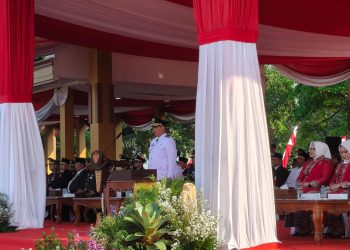 Bupati Hari Wuryanto Pimpin Upacara HUT ke-80 RI di Alun-Alun Caruban