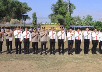 Kapolres Madiun Beri Penghargaan Personel Ungkap 1 Kg Sabu dan Bangun SPPG