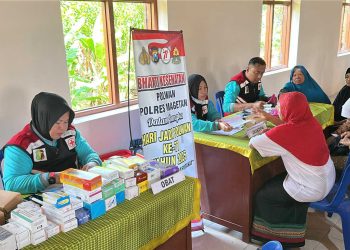 Sambut HUT ke-77, Polwan Polres Magetan Gelar Layanan Kesehatan Gratis untuk Warga