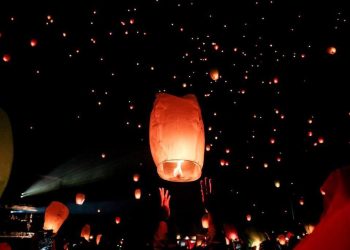 Ribuan Lampion Hiasi Langit Dieng, Hari Pertama DCF 2025 Berakhir Meriah