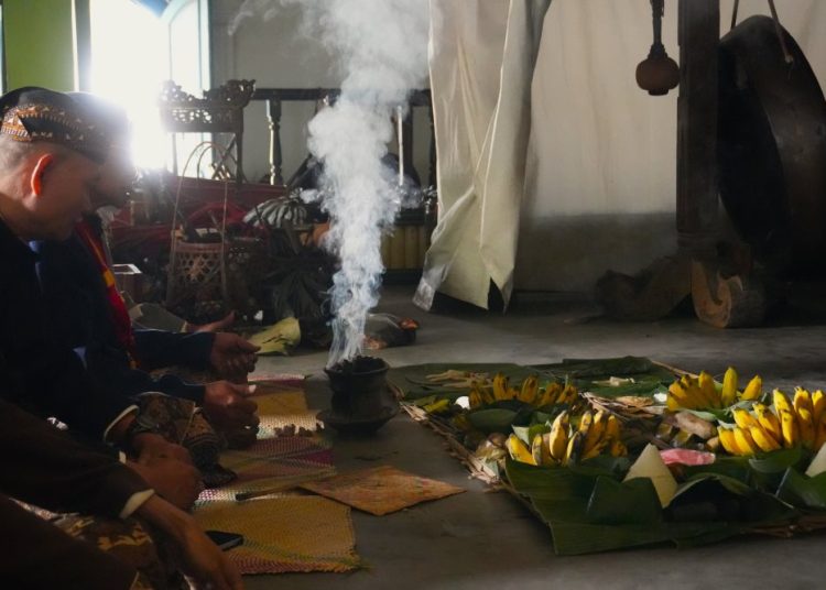 Kraton Surakarta gelar jamasan pusaka Gongsa Kanjeng Kyai Surak jelang Garebeg Maulud
