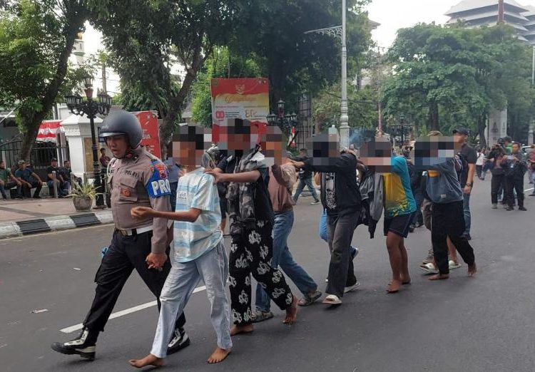 Aksi Damai Mahasiswa Undip Berakhir Tertib, 299 Anarko Diamankan di Semarang