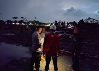 Pendopo Ambruk Saat Hujan Deras, Dua Orang Terluka, Satu Dirawat di RS Indriati