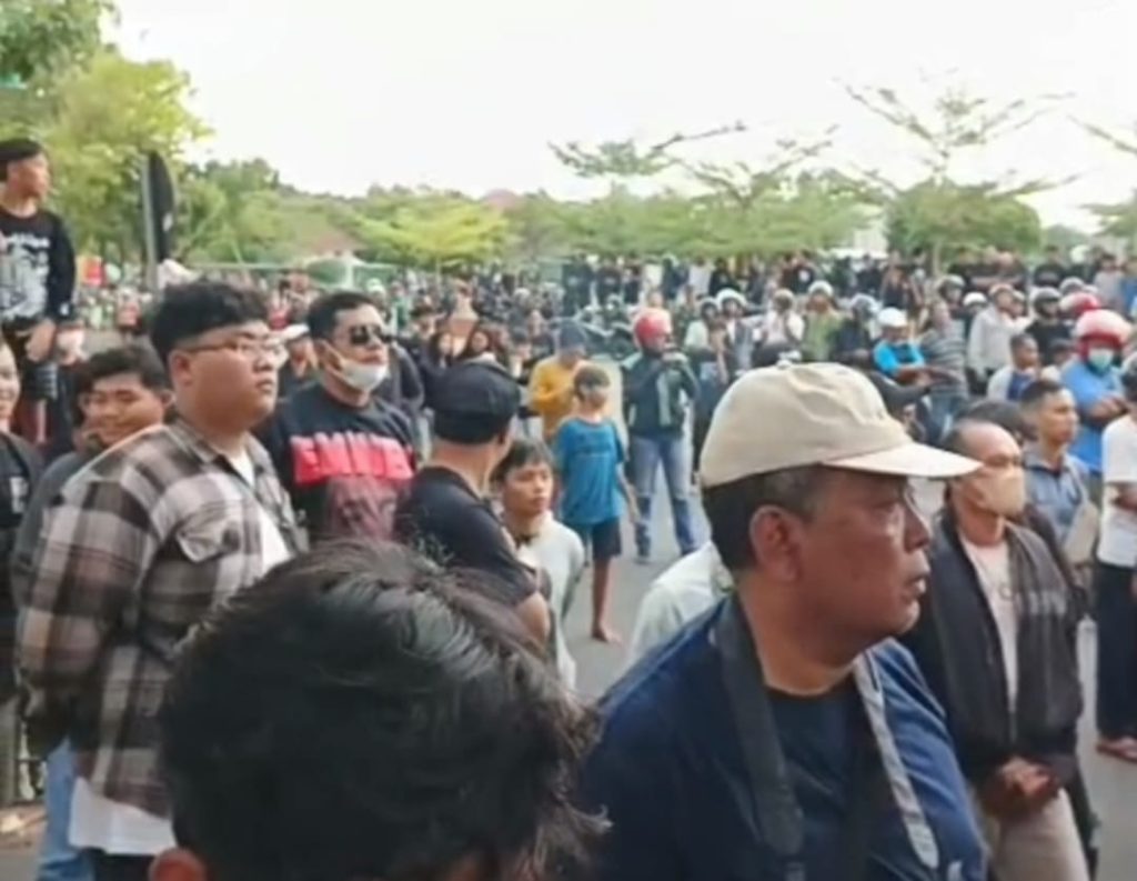 Aksi Ribuan Massa di DPRD Madiun Ricuh, Pagar Jebol dan Kaca Pecah
