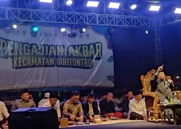 Pengajian Akbar Warnai Tirakatan HUT RI ke-80 di Giritontro
