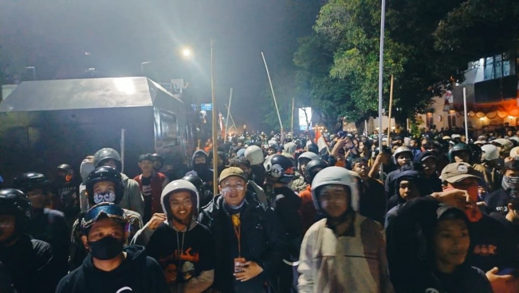 Ricuh Solo Meluas, Massa Bergerak hingga DPRD Kota