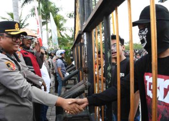 Aksi Ribuan Massa di DPRD Madiun Terkendali, Polres Terapkan Pendekatan Persuasif