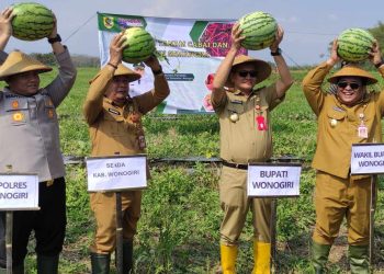 Dari Markas ke Ladang Kapolres Tanam Ketahanan Pangan di Bumi Baturetno