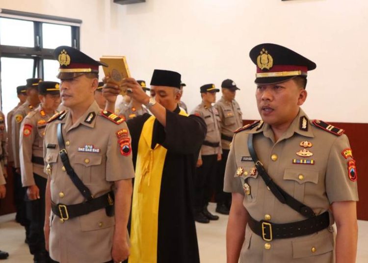 Kapolres Wonosobo Lantik Kapolsek Kaliwiro dan Mojotengah