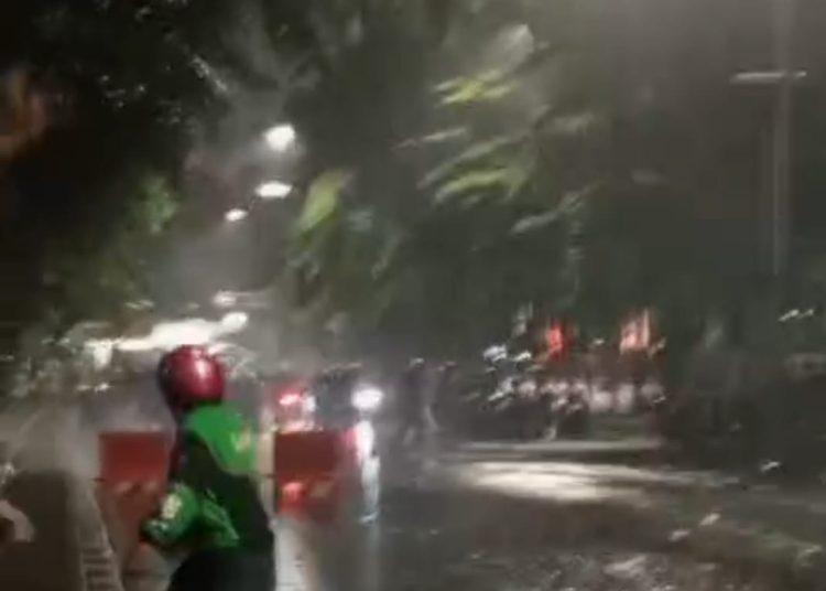 Massa Ojek Online Datangi Mako Brimob Usai Driver Ojol Terlindas Mobil Baracuda