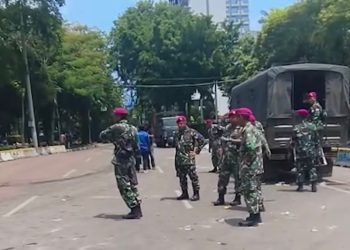 Marinir dan Kostrad Dikerahkan Amankan Situasi di Depan Markas Brimob Polda Metro Jaya