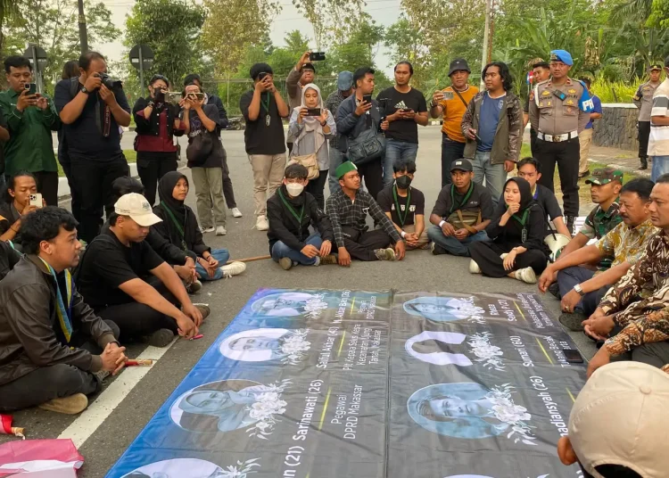 Mahasiswa Boyolali Gelar Aksi Damai dan Tabur Bunga untuk Korban Demo
