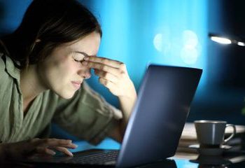 Era Digital Picu Kelelahan Mata, Begini Cara Pencegahannya