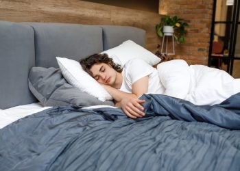 Bahaya Lampu Menyala Saat Tidur bagi Tubuh