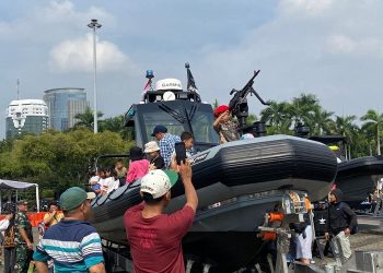 RHIB dan Tank Amfibi Jadi Rebutan Anak-anak di TNI Fair 2025